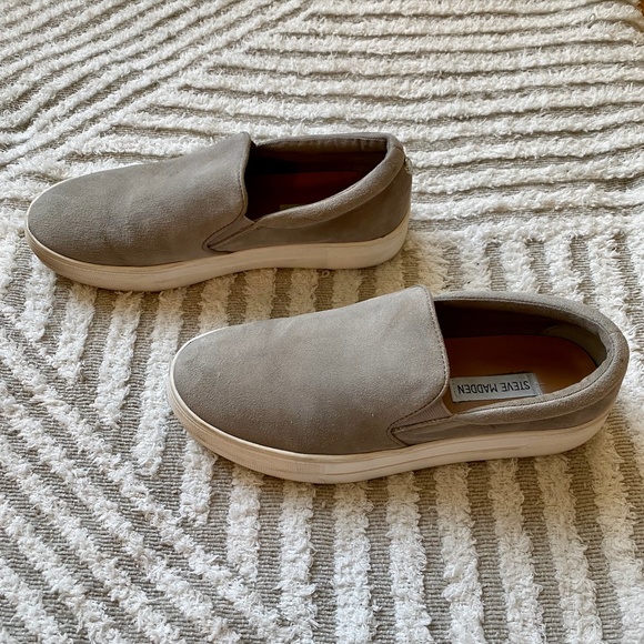 Steve Madden Gills Suede Slip On Platform Sneakers - Picture 4 of 6